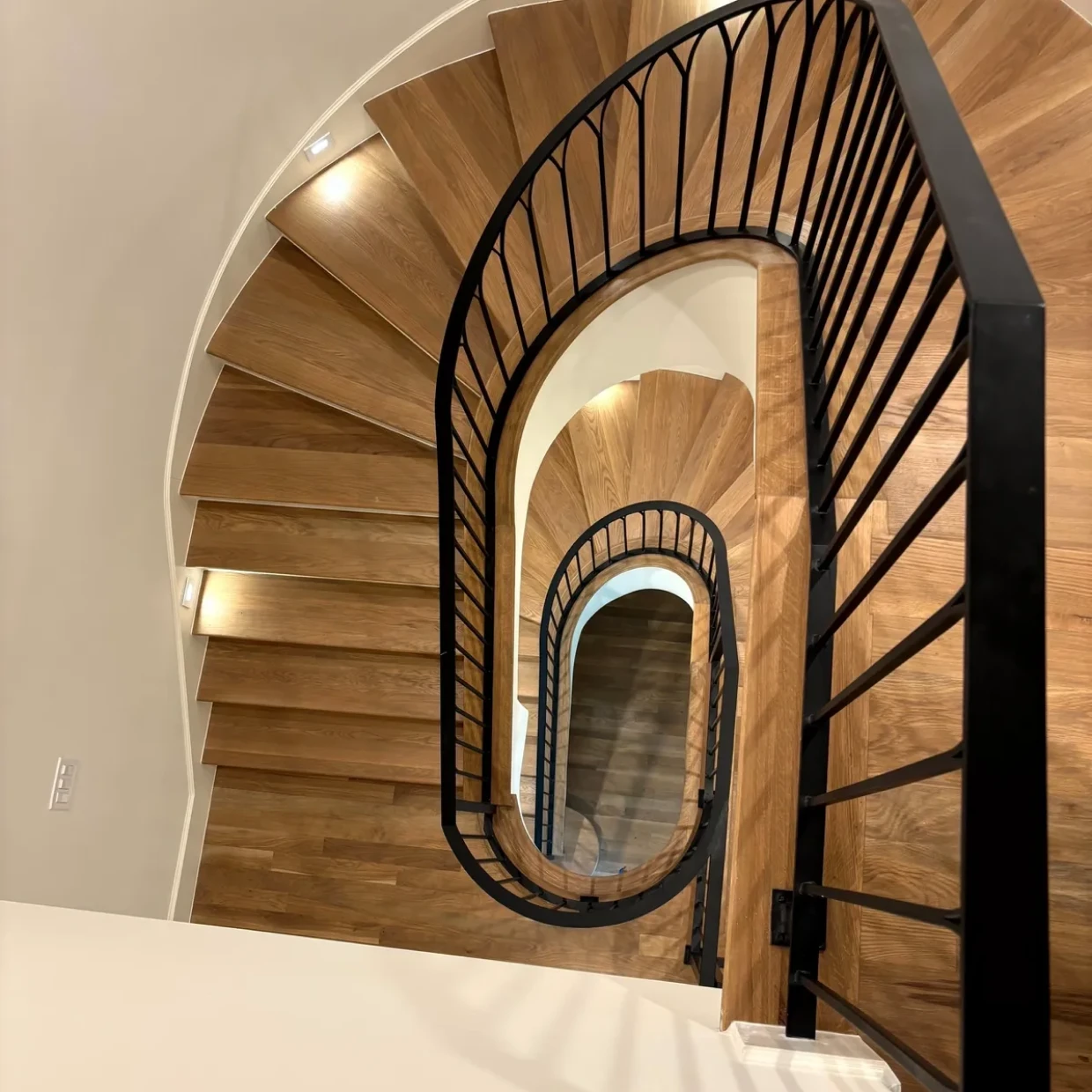 Elegant curved staircase design